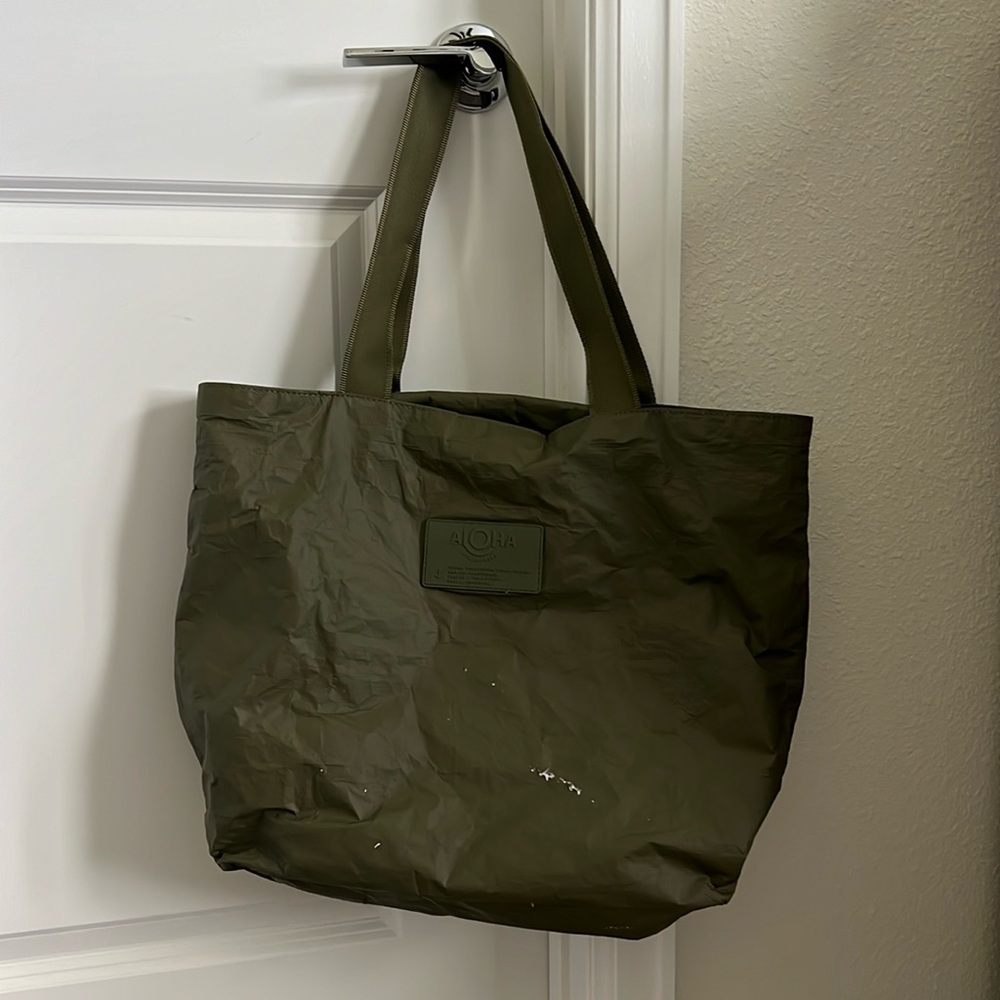 Aloha Day Tripper tote bag